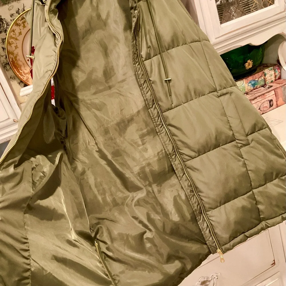 Olive Green Puffer Vest mid size. - Picture 4 of 9